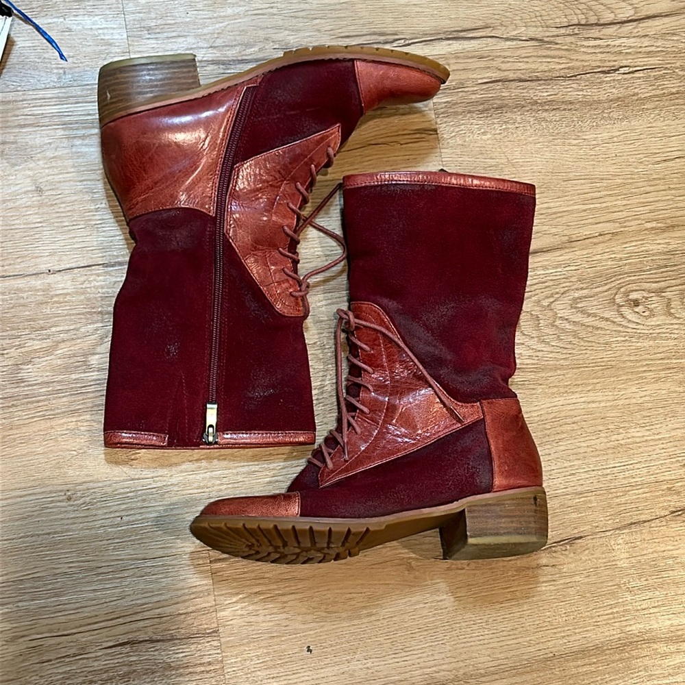 Great condition Antelope size 39 leather boots. Vintage look with leather/suede